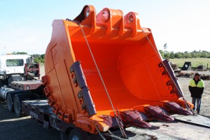 Hitachi EX2500 Bucket Rebuild